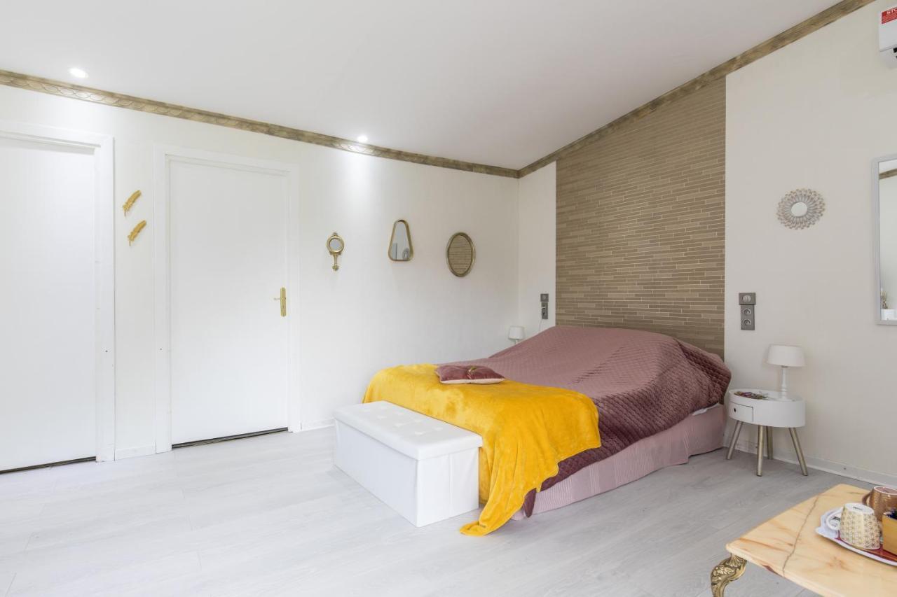 Bed and Breakfast Domaine Mon Doux Reve Террассон-Лавільдьє Екстер'єр фото